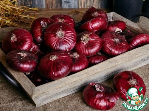 Салат из огурцов с красным луком