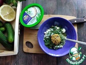 Салат из огурцов с красным луком