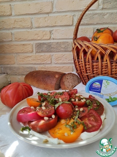 Салат из помидоров с творожным сыром Салат из помидоров с творожным сыром