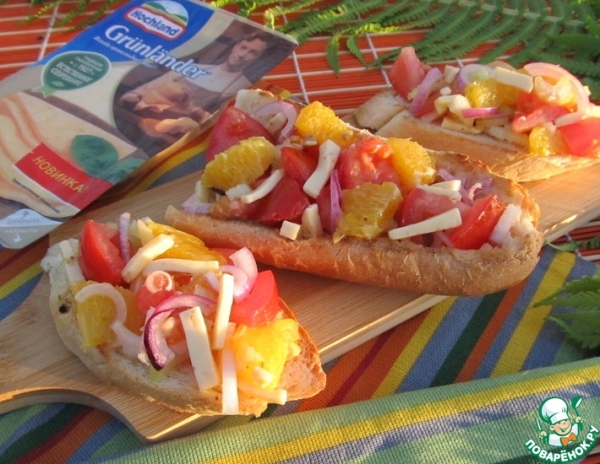 Салат из помидоров, сыра и апельсинов