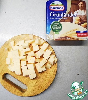 Салат из вишни с маринованным сыром