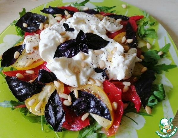 Салат с бурратой, помидорами, кедровыми орешками Салат с бурратой, помидорами, кедровыми орешками