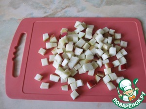 Салат с фасолью, яблоком и огурцами