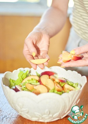 Салат с нектаринами, абрикосами и творожным сыром Салат с нектаринами, абрикосами и творожным сыром