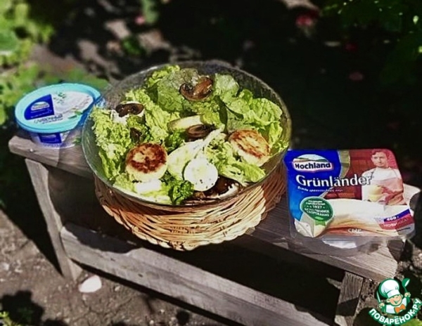 Салат с сырниками