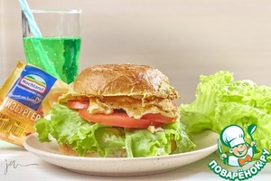 Сэндвич с омлетом и плавленым сыром Сэндвич с омлетом и плавленым сыром