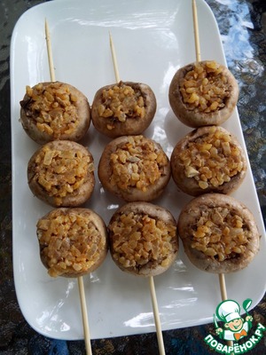 Шашлычки из фаршированных шампиньонов Шашлычки из фаршированных шампиньонов