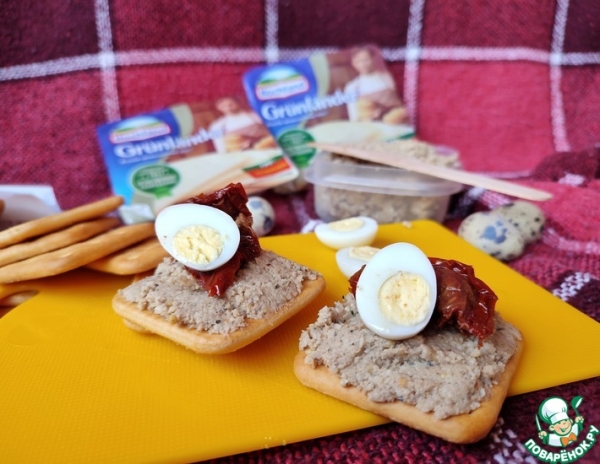 Шпротная закуска на крекерах