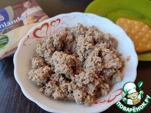 Шпротная закуска на крекерах