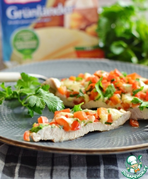 Стейк индейки с сырно-перечным топингом