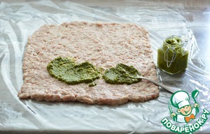 Свиной рулет с песто и томатами