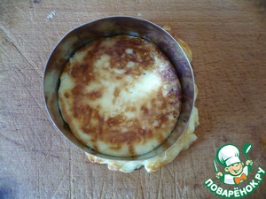 Сырная закуска с помидорами и яйцами