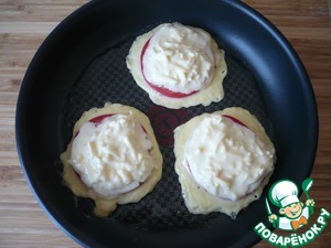 Сырная закуска с помидорами и яйцами