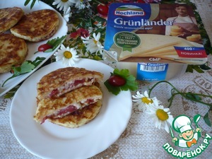 Сырная закуска с помидорами и яйцами