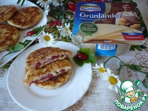 Сырная закуска с помидорами и яйцами