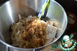 Сырный пирог из лаваша с жареным луком
