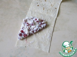 Треугольники из лаваша с творожно-ягодной начинкой Треугольники из лаваша с творожно-ягодной начинкой