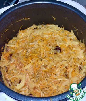 Тушёная капуста с копчёными колбасками