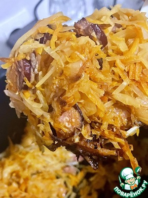 Тушёная капуста с копчёными колбасками