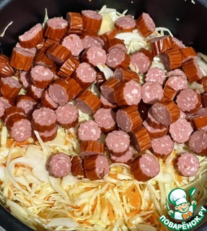 Тушёная капуста с копчёными колбасками