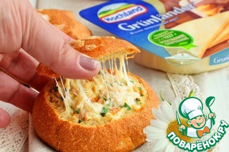 Вафельные трубочки с креветками и сыром