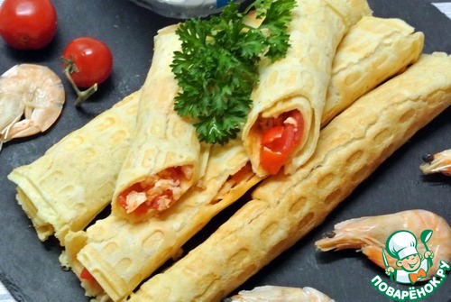 Вафельные трубочки с креветками и сыром