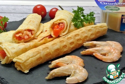 Вафельные трубочки с креветками и сыром