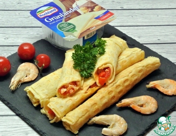 Вафельные трубочки с креветками и сыром