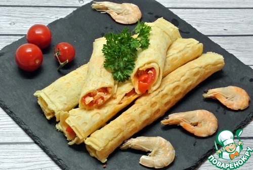 Вафельные трубочки с креветками и сыром