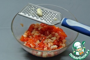 Вафельные трубочки с креветками и сыром