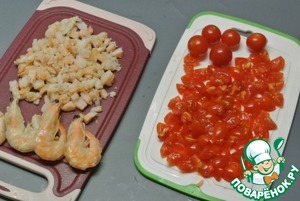 Вафельные трубочки с креветками и сыром