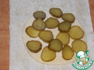 Закуска из лаваша с сыром и огурцом