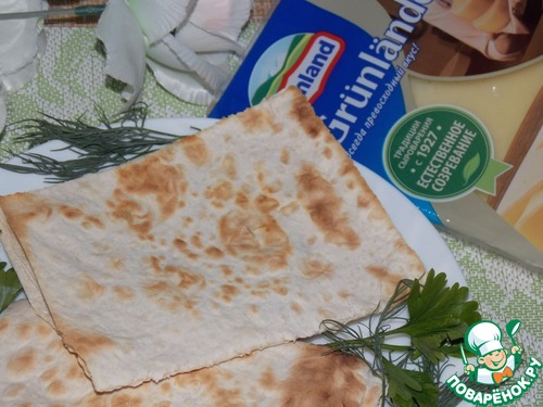 Закуска из лаваша с сыром и огурцом