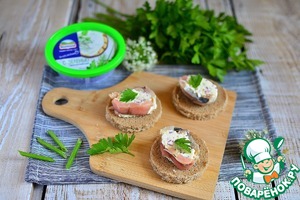 Закуска из малосольной рыбы на хлебце