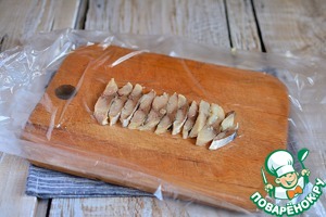 Закуска из малосольной рыбы на хлебце
