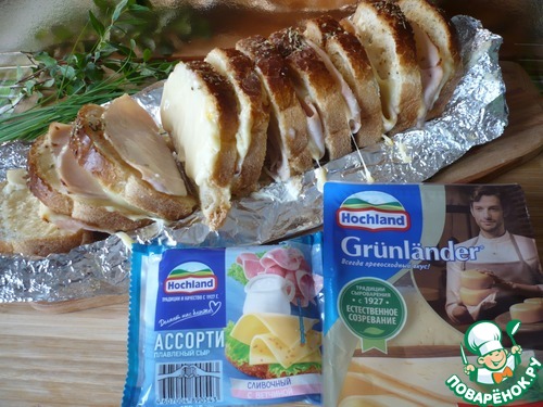 Запеченный белый хлеб с сырной начинкой