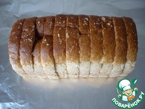 Запеченный белый хлеб с сырной начинкой