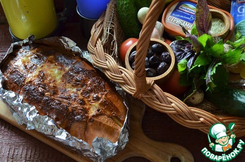 Запечённый фаршированный батон с сыром