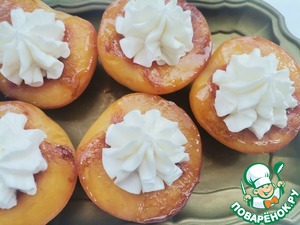 Жареные, карамелизированные персики с творожным кремом