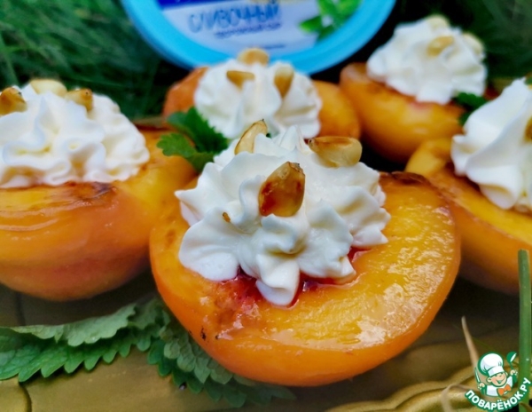 Жареные, карамелизированные персики с творожным кремом