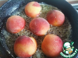 Жареные, карамелизированные персики с творожным кремом