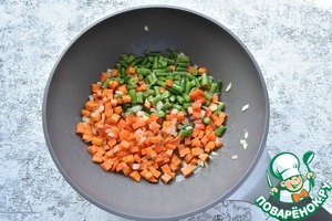 Жареный рис с сосисками по-китайски Жареный рис с сосисками по-китайски