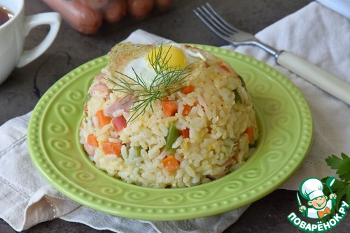 Жареный рис с сосисками по-китайски Жареный рис с сосисками по-китайски