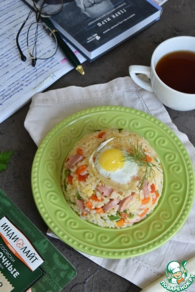 Жареный рис с сосисками по-китайски Жареный рис с сосисками по-китайски