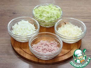 Блины с колбасой, сыром и кабачком