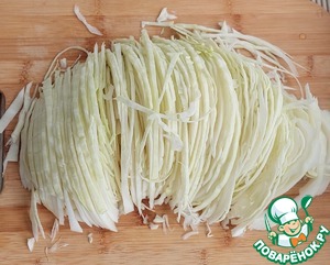 Капустная солянка с сосисками в мультиварке