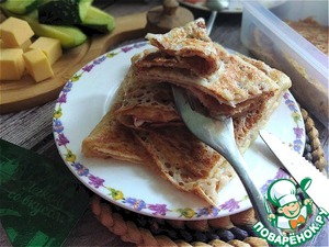 Тонкие ажурные дрожжевые блины с ветчиной