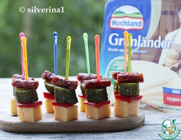 Канапе с сыром и колбасками Канапе с сыром и колбасками