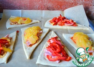 Мини пиццы с сервелатом и овощами Мини пиццы с сервелатом и овощами
