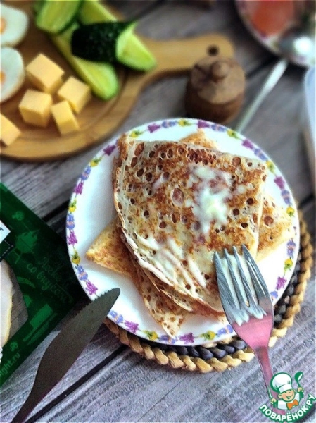 Тонкие ажурные дрожжевые блины с ветчиной